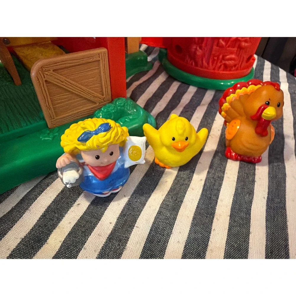 Fisher-Price Little People Animal Sounds Farm Barn Silo Farmer Turkey Chick